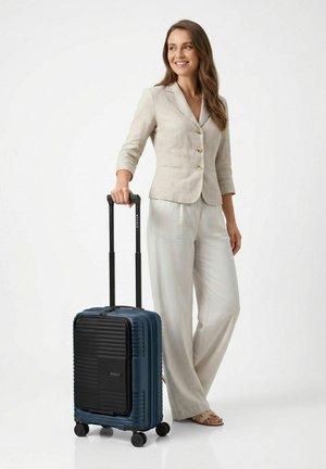 Redolz, ESSENTIALS 17 2.0 4 ROLLEN KABINENTROLLEY 55 CM LAPTOPFACH UNISEX - Luggage - navy