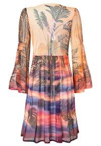 Durchsichtiges Kleid mit einem Verlaufdesign von Sonnenuntergang und Mustern von Palmenblättern. Lange Ärmel und ausgestellt geschnittene Manschetten verleihen der fließenden Silhouette Textur.