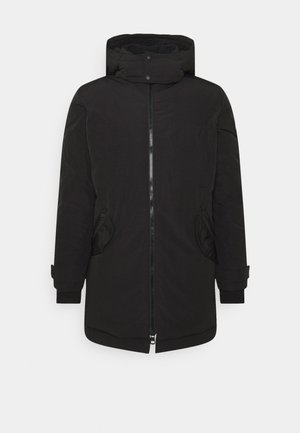Manteau d'hiver rembourré noir avec col montant, fermeture éclair frontale, capuche, deux poches latérales zippées et poignets ajustables.
