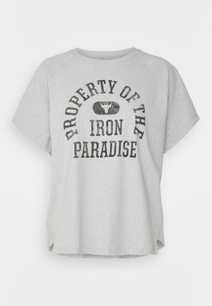 T-shirt gris clair à manches courtes avec texte noir "PROPERTY OF THE IRON PARADISE" et un logo de taureau au centre.