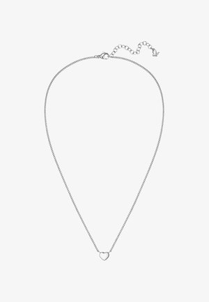 Silberne Halskette mit kleinem herzförmigem Anhänger und verstellbarem Verschluss mit kleinem Herzanhänger auf weißem Hintergrund.