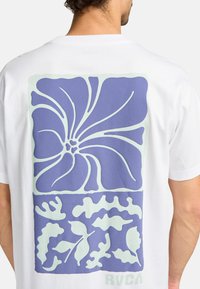 RVCA Printtipaita - wht