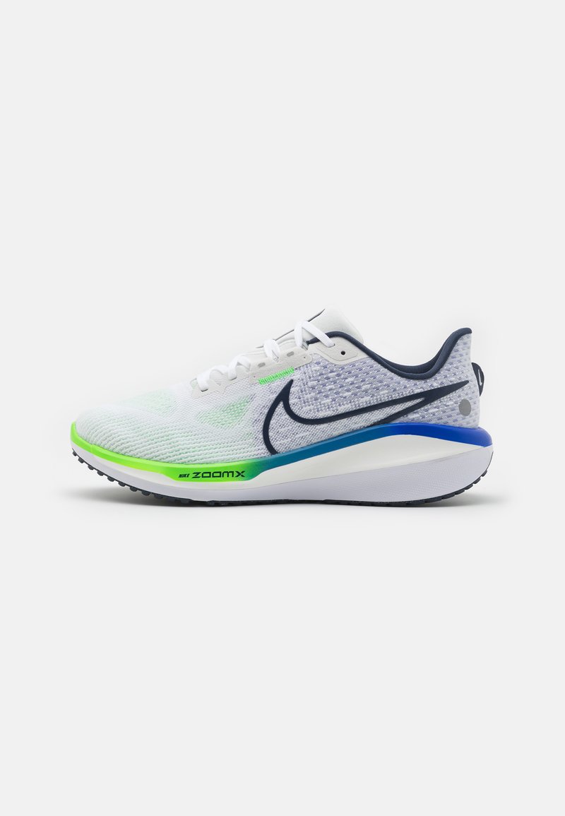 Nike Performance VOMERO - Hardloopschoenen voor op de weg - white/thunder blue/platinum tint/racer blue/green strike