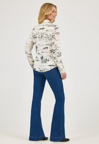 Wrangler WRANGLER X LAINEY WILSON WESTERN SHIRT - Overhemdblouse - landscape