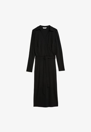 Schwarzes Wickelkleid mit langen Ärmeln, einem Kragen und einer taillierten Bindung. Hergestellt aus weichem Stoff, besticht es durch eine elegante Silhouette und ein minimales Design.