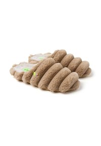Zapatillas de casa de piel sintética beige con una textura esponjosa, diseño acanalado y forro suave. Presenta un acento de cara sonriente verde en el lateral.