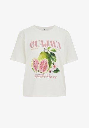 Weißes T-Shirt mit rosa Schriftzug "GUAJAVA", Aquarellillustration von Guavenfrucht und Blumen sowie dem Slogan "taste the tropics" auf der Vorderseite.