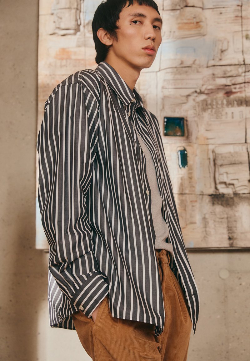 J.LINDEBERG - HOWARD BOLD STRIPE - Chemise - black, Agrandir