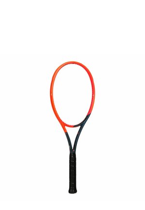 Tennisschläger mit einem orange-schwarzen Rahmen, ovaler Form und einem strukturierten schwarzen Griff. Die Saiten fehlen, wodurch das Rahmendesign hervorgehoben wird.