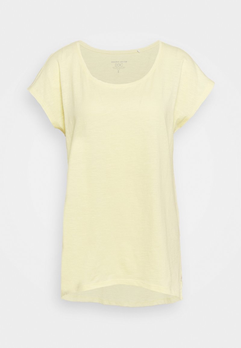 Lys gul, kortærmet T-shirt med rund halsudskæring, afslappet pasform og en lidt længere bagkant; lavet af blødt, struktureret stof.