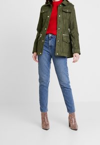 River Island Jacka i konstläder - khaki