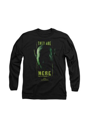 Schwarzes Langarmshirt mit einem grünen Grafikdruck eines Alienkopfes und dem Text "SIE SIND HIER" darunter. Einfaches, kühnes Design mit strukturiertem Druck.