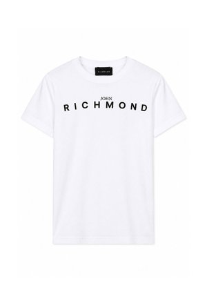 Wit T-shirt met korte mouwen met zwarte tekst "JOHN RICHMOND" gebogen over de borst en een zwart halslabel.