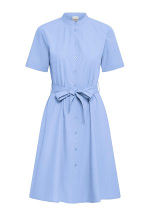 Világoskék, rövid ujjú, gombos elülső részű ruha mandzsettagallérral és megkötős derékpánttal, térd alá érő szegéllyel.