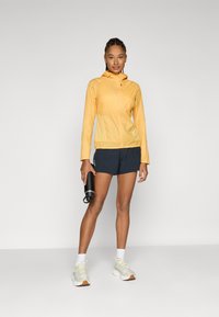 Salomon BONATTI CROSS  - Veste de running - warm apricot