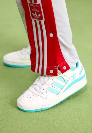 FORUM LOW - Trainers - cloud white/semi flash aqua/easy mint