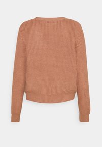 Stickad tröja i färgen dammig ros, med rund hals, långa ärmar och ribbad nederkant. Texturerat tyg med en lös passform.