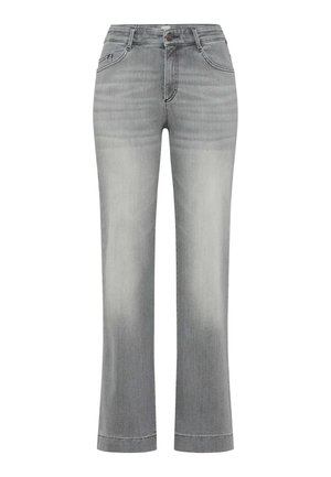 Jean en denim gris avec une texture délavée, coupe droite, style cinq poches et ourlet retroussé. Comprend une fermeture éclair et un bouton à l'avant.