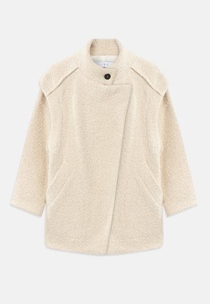 Manteau en laine couleur crème avec une finition texturée, présentant un col montant, une fermeture à un bouton et des poches latérales. Design à coupe droite.