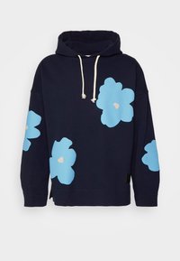 Felpa con cappuccio blu navy con grandi motivi floreali azzurri, caratterizzata da cappuccio con coulisse e tessuto strutturato. Vestibilità casual e ampia con spacchi laterali.