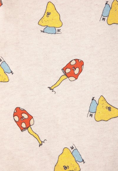 Motif de champignons jaunes et rouges avec des visages sur un fond en tissu beige.