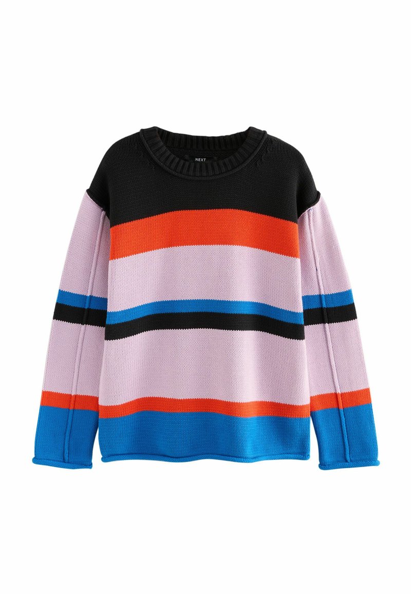 Pull en tricot multicolore avec des rayures horizontales noires, orange, roses, bleues et violettes ; il présente un col rond et des manches longues.