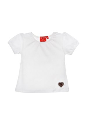 Weißes T-Shirt mit kurzen Ärmeln, runder Ausschnitt, weichem Stoff und einer herzförmigen Applikation am unteren rechten Rand mit roten und braunen Akzenten.