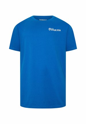 T-shirt bleu vif à manches courtes avec le texte « La Dolce Vita » et un petit graphique sur la partie supérieure gauche de la poitrine.
