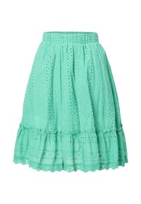 Falda verde menta hecha de tejido liviano. Presenta patrones de ojetes, cinturilla elástica y un diseño acampanado con un dobladillo con volantes.