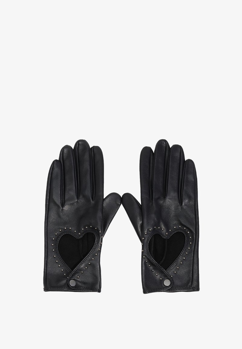 Guantes de cuero negro con un recorte en forma de corazón, adornados con pequeños remaches a lo largo de los bordes y con un acabado ligeramente texturizado.