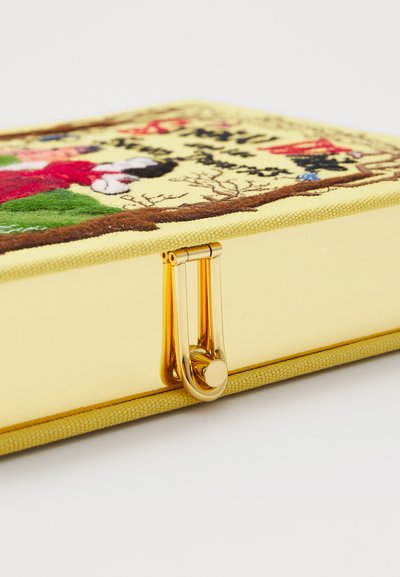 Clutch metalic auriu cu un exterior texturat galben, având modele brodate în diverse culori și o închidere cu clemă aurie.