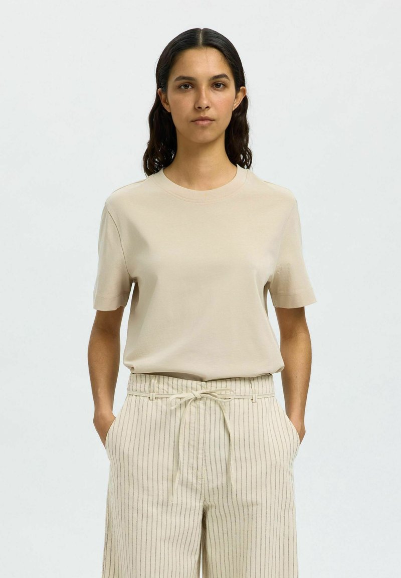 Selected Femme ESSENTIAL BOXY NOOS - T-shirt basic - oatmeal