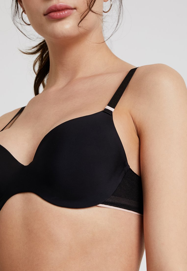 Chantelle ABSOLUTE INVISIBLE T skjorte BH schwarzsvart Chantelle ABSOLUTE INVISIBLE OHNE BÜGEL T skjorte BH