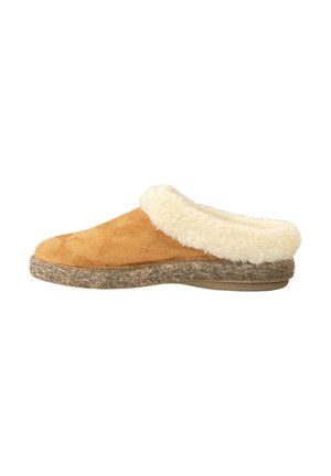 Instapbruine suède pantoffel met dikke grijze zool en een pluizige witte bontvoering rond de opening.