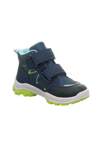 Scarpa sportiva per bambino di colore blu e verde, realizzata in materiali mesh e sintetici, dotata di due cinturini regolabili in Velcro e suola in gomma testurizzata.