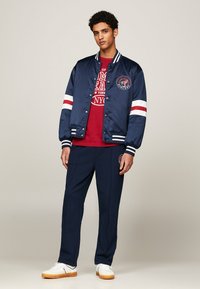 Tommy Jeans VARSITY EXPLORER  - Bomber Jacket - dark night navy