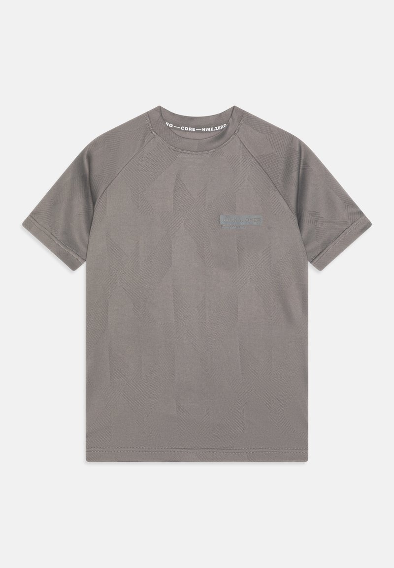 Grå kortärmad T-shirt med ett texturerat geometriskt mönster och rundad halsringning. Har en liten logotyp på bröstet och raglanärmar.