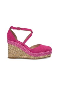 Espadrilles à talons compensés en suède rose avec une coque en jute tressé, dotées d'une sangle à la cheville et d'un design à bout rond.