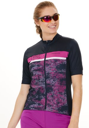 Kortärmad cykeltröja med en marinblå kropp och ett abstrakt mönster i rosa och lila, dragkedja fram och endurance-logotyp.