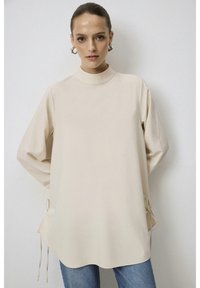 Unselected, cream