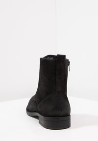 Pier One Botines con cordones - black