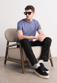 Thumbnail Image 3
