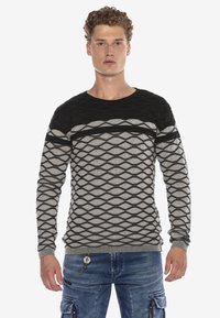 Schwarzer und grauer gemusterter Pullover mit einer Rautentextur. Lange Ärmel, runder Ausschnitt und gerippte Bündchen und Saum.