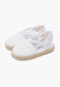 Sandali espadrille bianchi in tela con tomaia texture, suola simile a corda, design a strap incrociati e morbido rivestimento interno.