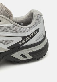 Salomon XT-WINGS 2 UNISEX - Tenisice - ghost gray/silver reflective/black