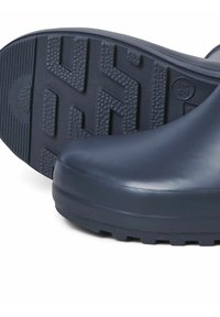 Stivali in gomma navy fino alla caviglia con suola in gomma testurizzata. Il design presenta una punta arrotondata e una finitura liscia senza accenti aggiuntivi.