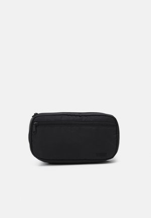 Petite pochette rectangulaire noire compacte avec une poche avant zippée et une fermeture éclair sur le dessus, conçue pour le stockage de petits objets.