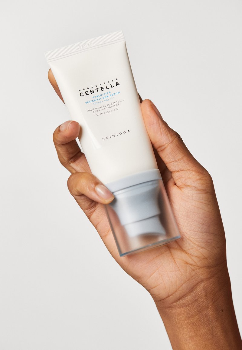 SKIN1004 Madagascar Centella Hyalu-Cica Water-Fit Siero Solare Spf50 Pa - Foto 4