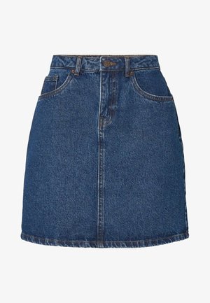 Jupe trapèze en denim bleu avec bouton et fermeture éclair à l'avant, deux poches avant, passants de ceinture visibles et couture visible au centre.