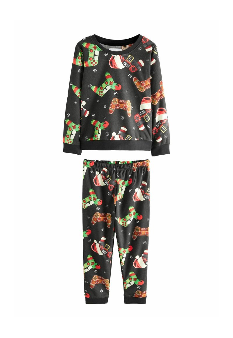 Pyjamaset med lång ärm som har en svart bas med färgglada mönster av tomteluvor, godisrör och spelkonsoler, tillverkat av mjukt tyg.